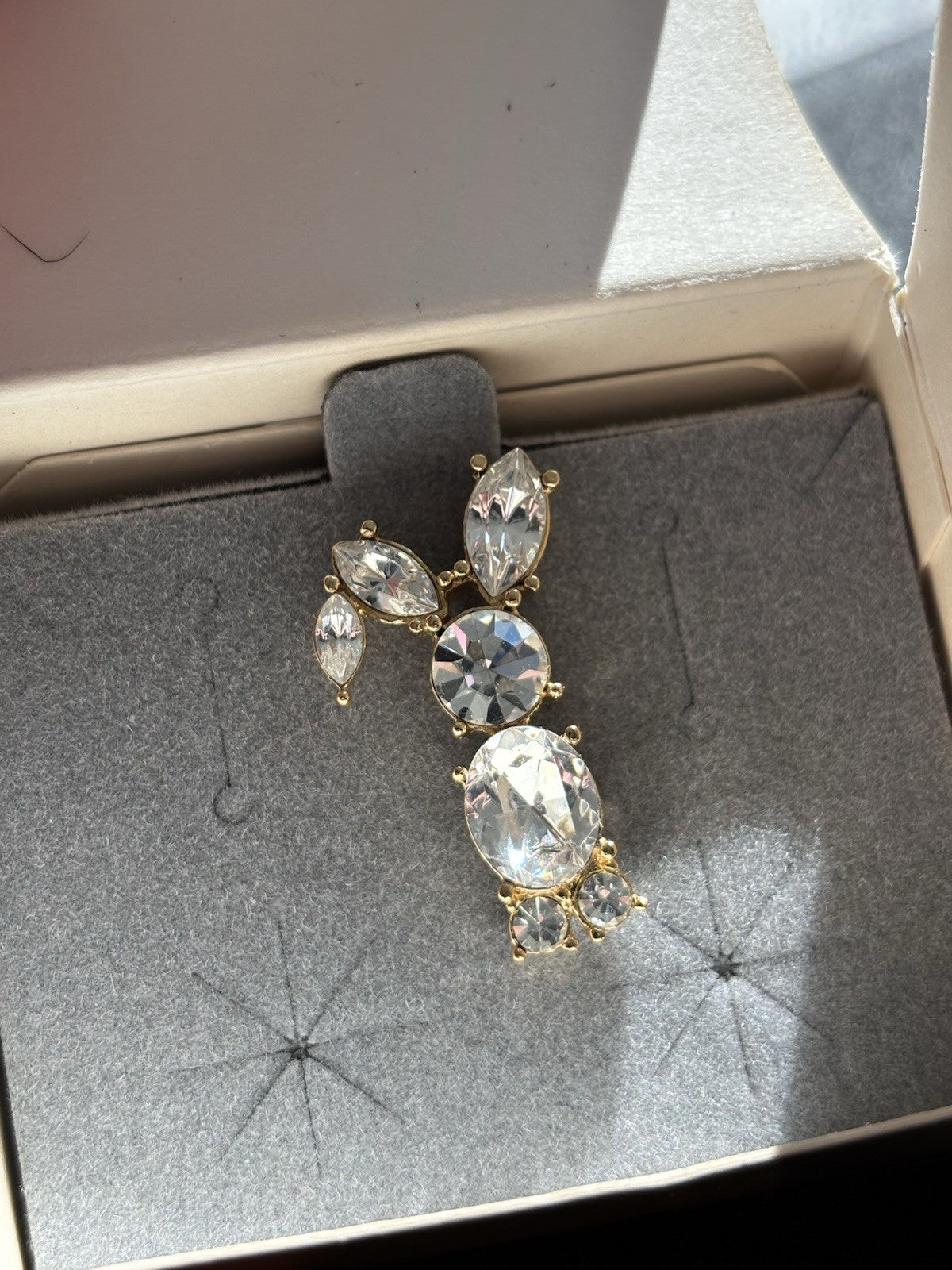 Vintage Crystal AVON Rabbit Brooch Gold Tone Bunny Animal EASTER Pin Vintage