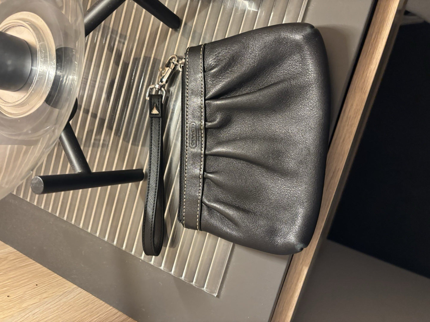 COACH Vintage 2005 Black Cow Leather Wristlet Silver Zip Pouch Contrast Stitch