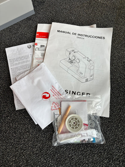 SINGER Sewing Machine (org $350)