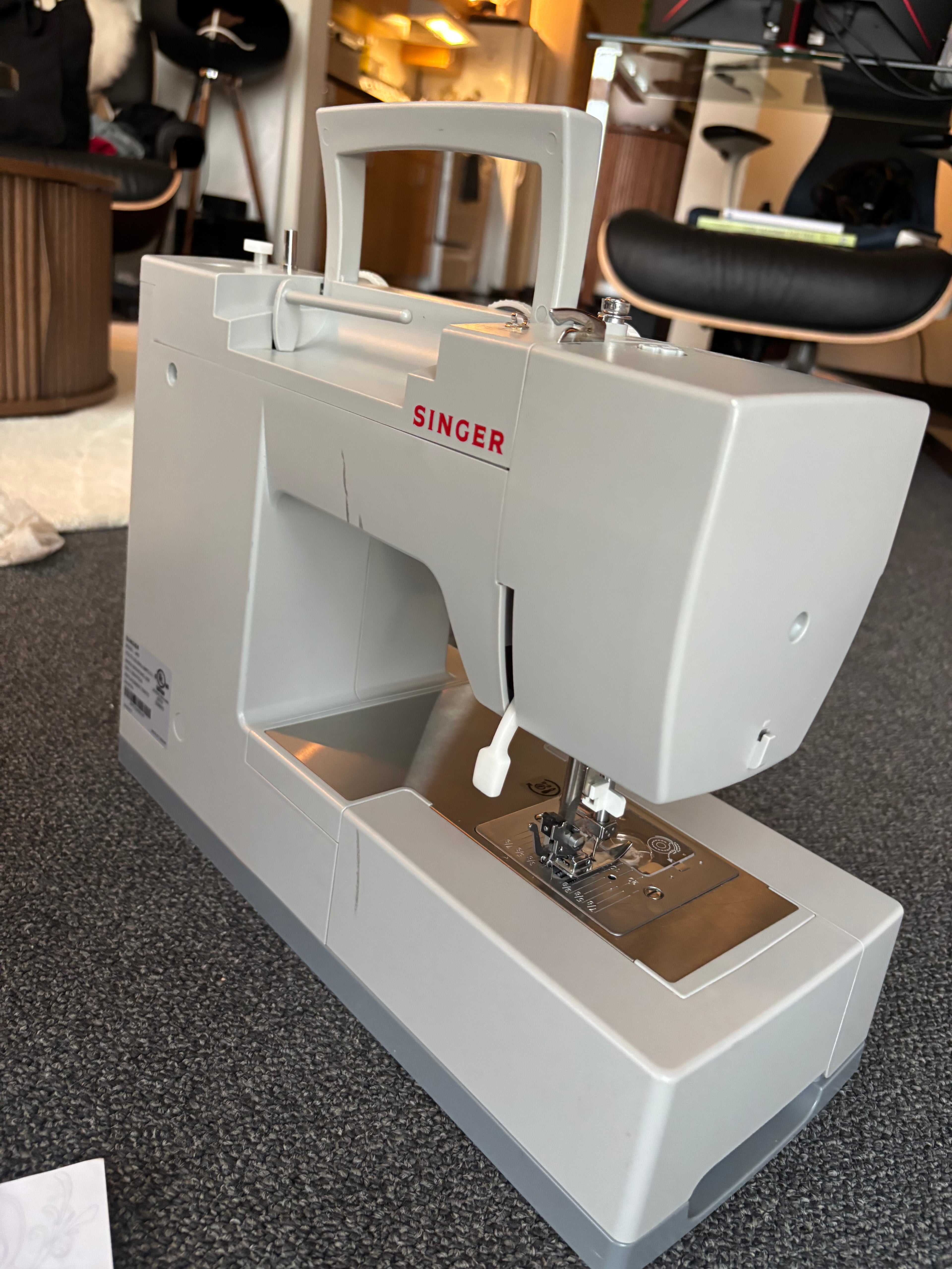 SINGER Sewing Machine (org $350)