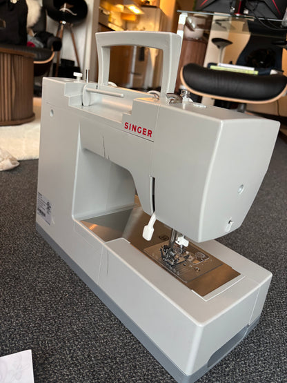 SINGER Sewing Machine (org $350)