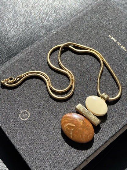 Vintage Retro AVON 1976 Polished Oval Lucite Cream Brown Swirl Pendant Necklace