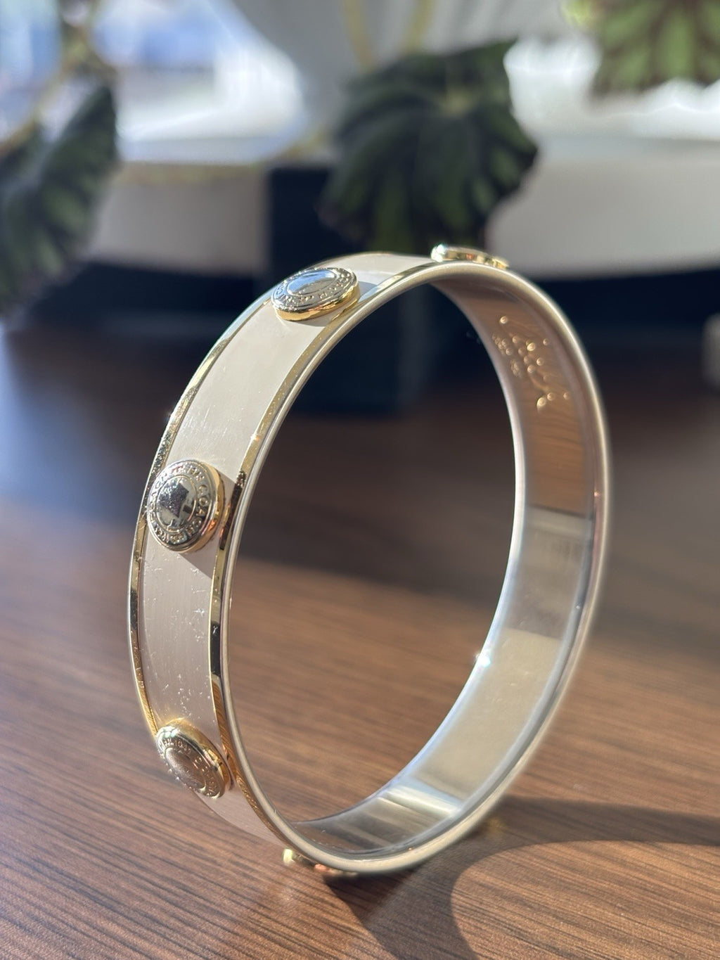 COACH 2005 White Enamel Gold Tone Stud Bangle Bracelet Vintage Classic Logo