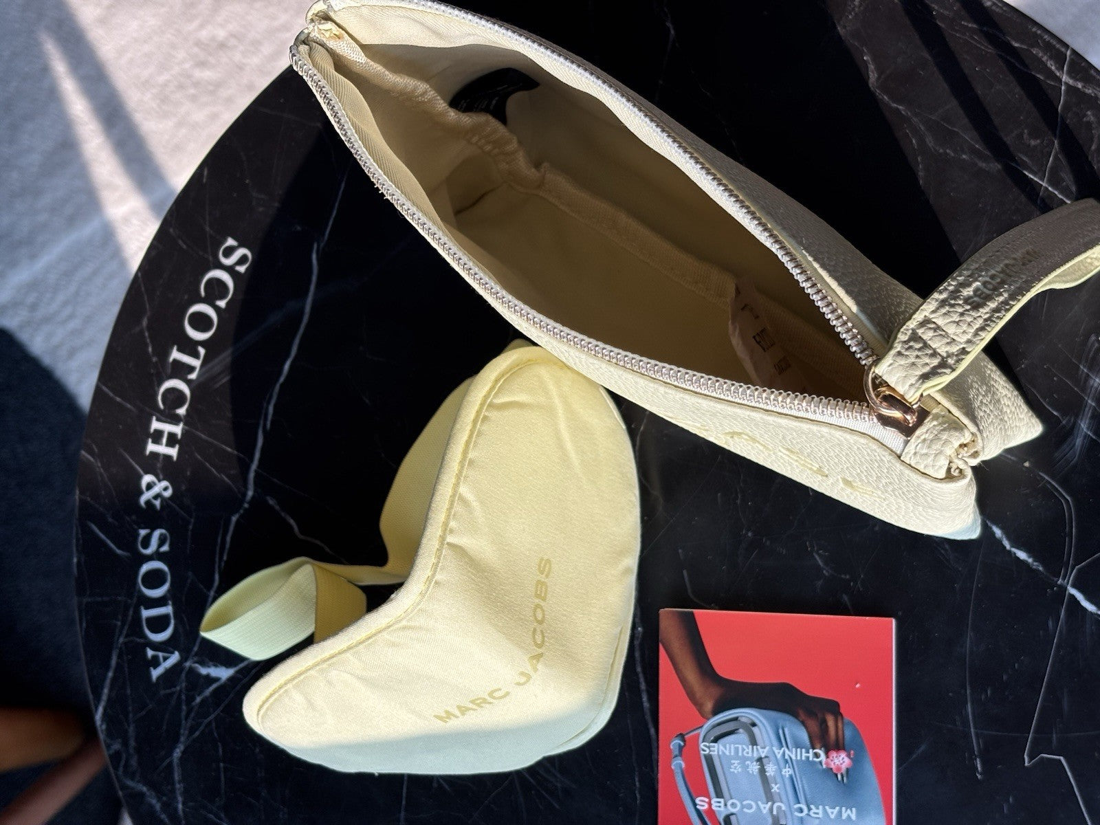 MARC JACOBS “THE FLIGHT CASE” Pebbled Leather Wristlet Pale Mint Green NWOT