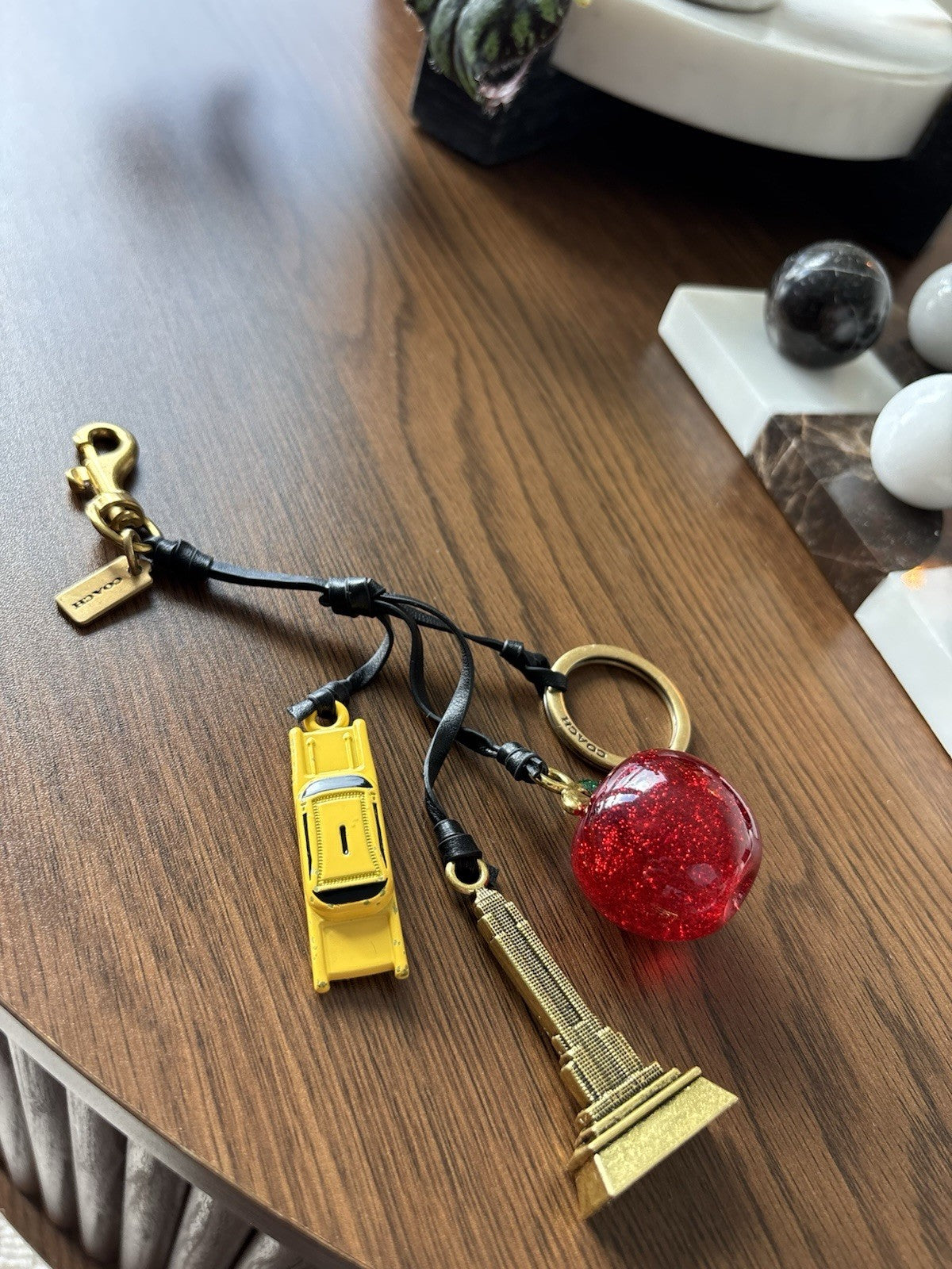 COACH New York Cluster Bag Charm Taxi Statue Liberty Empire State Apple Keychain