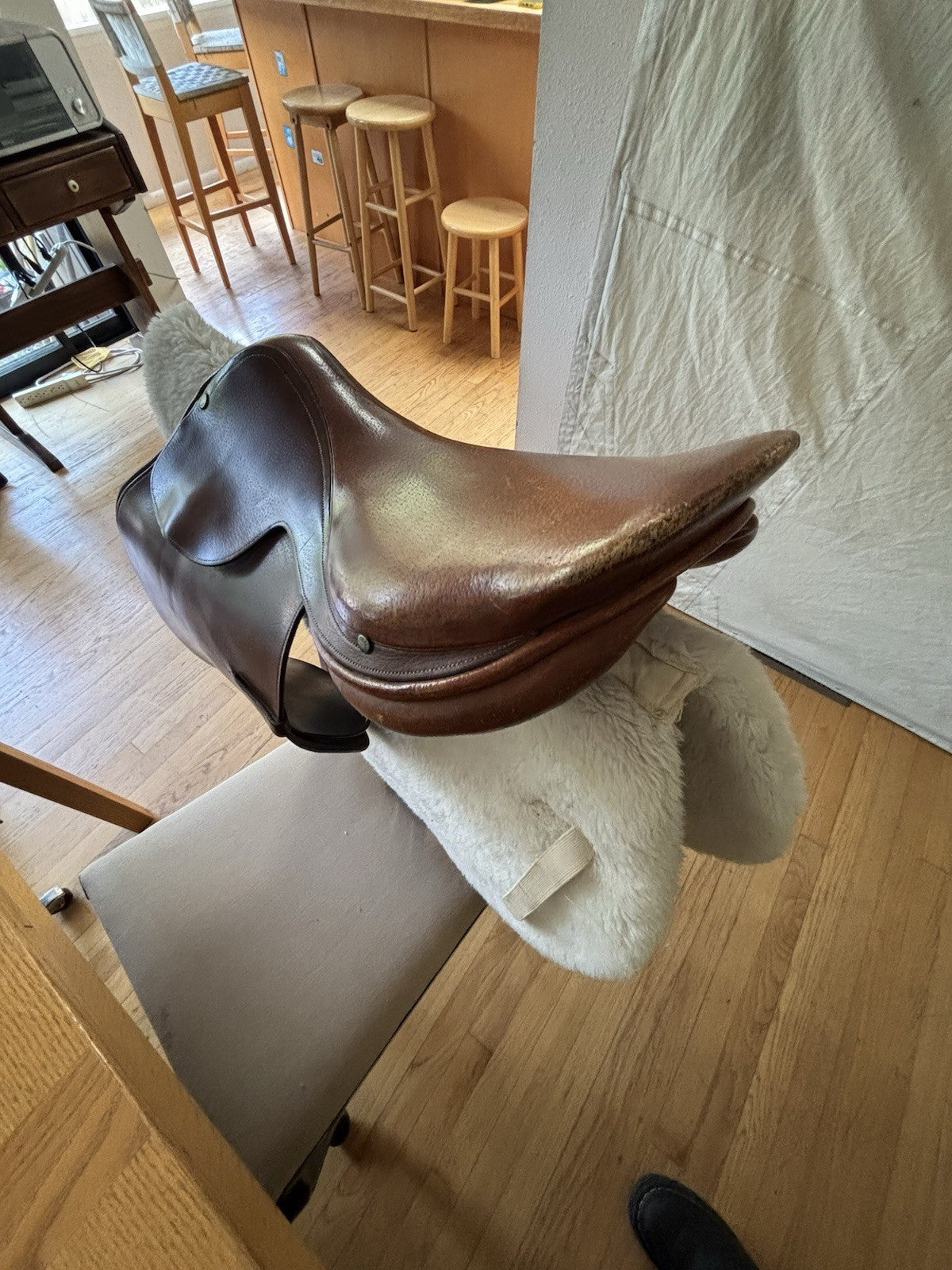 HERMÈS Paris Belgique Vintage Close Contact Jump Saddle 17.5 Rare Brown Leather