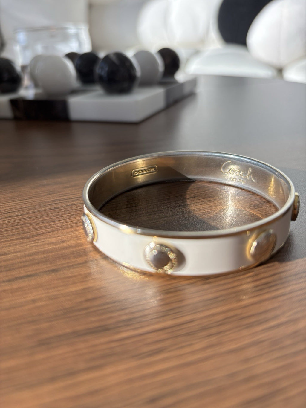 COACH 2005 White Enamel Gold Tone Stud Bangle Bracelet Vintage Classic Logo