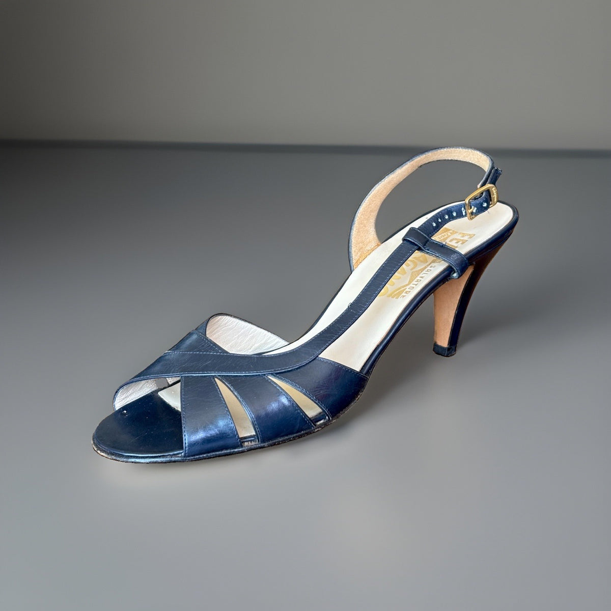 SALVATORE FERRAGAMO Vintage Italy Navy Blue Leather Pumps Heels Shoes USA 7.5 AA