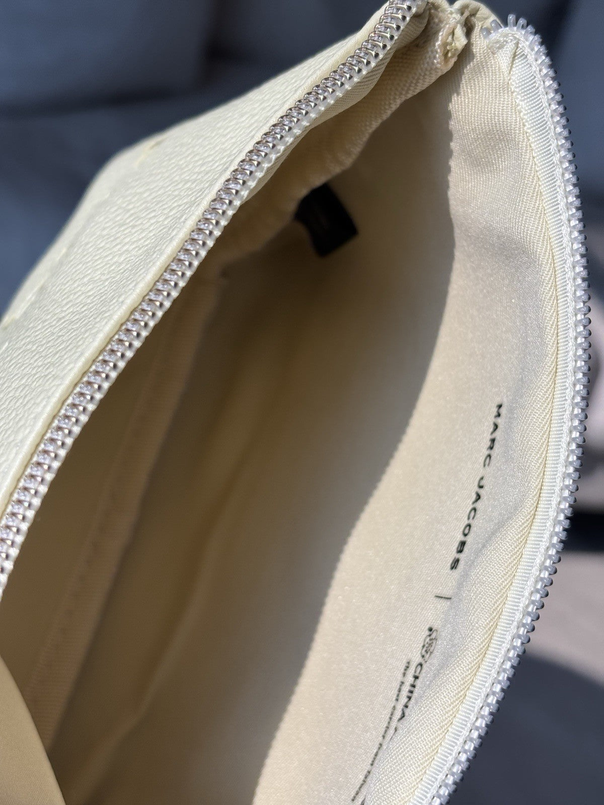 MARC JACOBS “THE FLIGHT CASE” Pebbled Leather Wristlet Case Pale/Mint Green NWOT