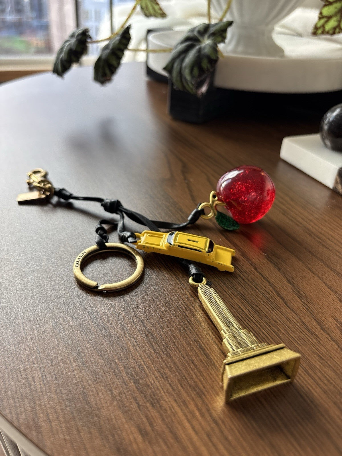 COACH New York Cluster Bag Charm Taxi Statue Liberty Empire State Apple Keychain