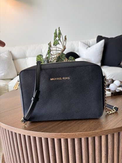 MICHALE KORS Leather Crossbody Bag Purse Zip Black/Gold Chain Strap (org $258)
