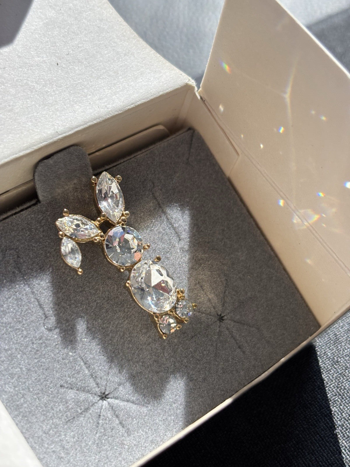 Vintage Crystal AVON Rabbit Brooch Gold Tone Bunny Animal EASTER Pin Vintage