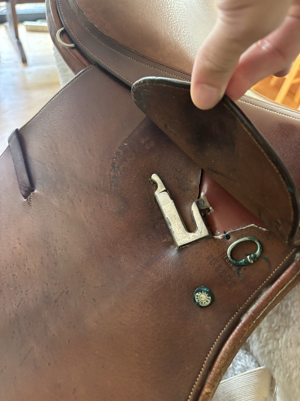 HERMÈS Paris Belgique Vintage Close Contact Jump Saddle 17.5 Rare Brown Leather