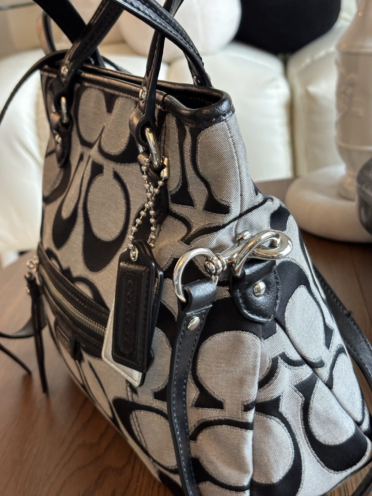 Designer COACH Brand Daisy Outline Signature Mia Crossbody F23940 Silver/Black
