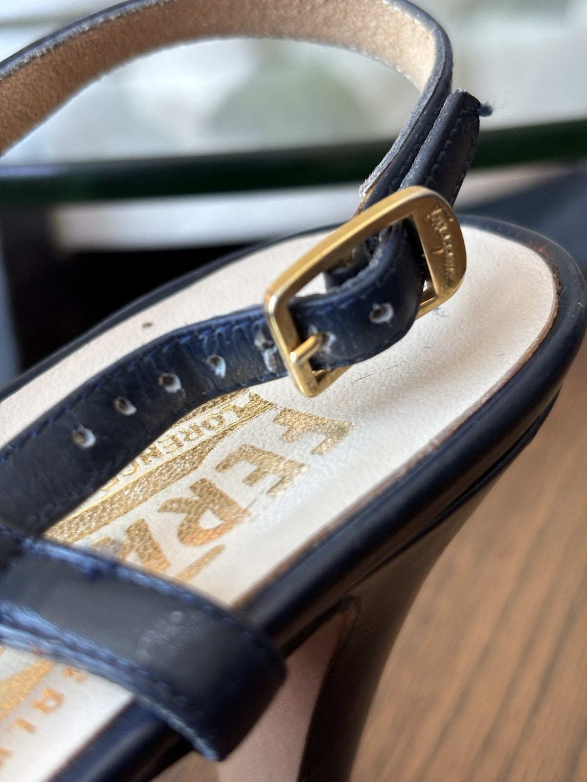 SALVATORE FERRAGAMO Vintage Italy Navy Blue Leather Pumps Heels Shoes USA 7.5 AA