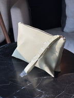 MARC JACOBS “THE FLIGHT CASE” Pebbled Leather Wristlet Case Pale/Mint Green NWOT