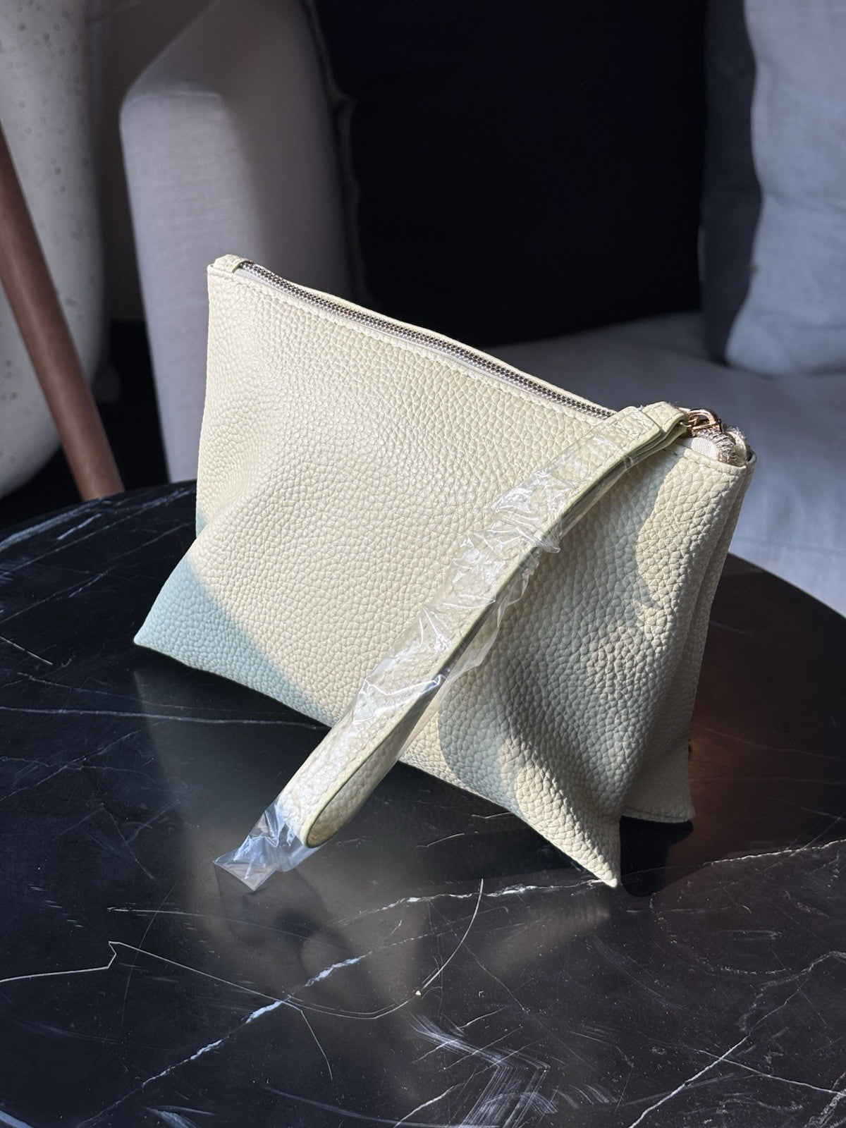 MARC JACOBS “THE FLIGHT CASE” Pebbled Leather Wristlet Case Pale/Mint Green NWOT
