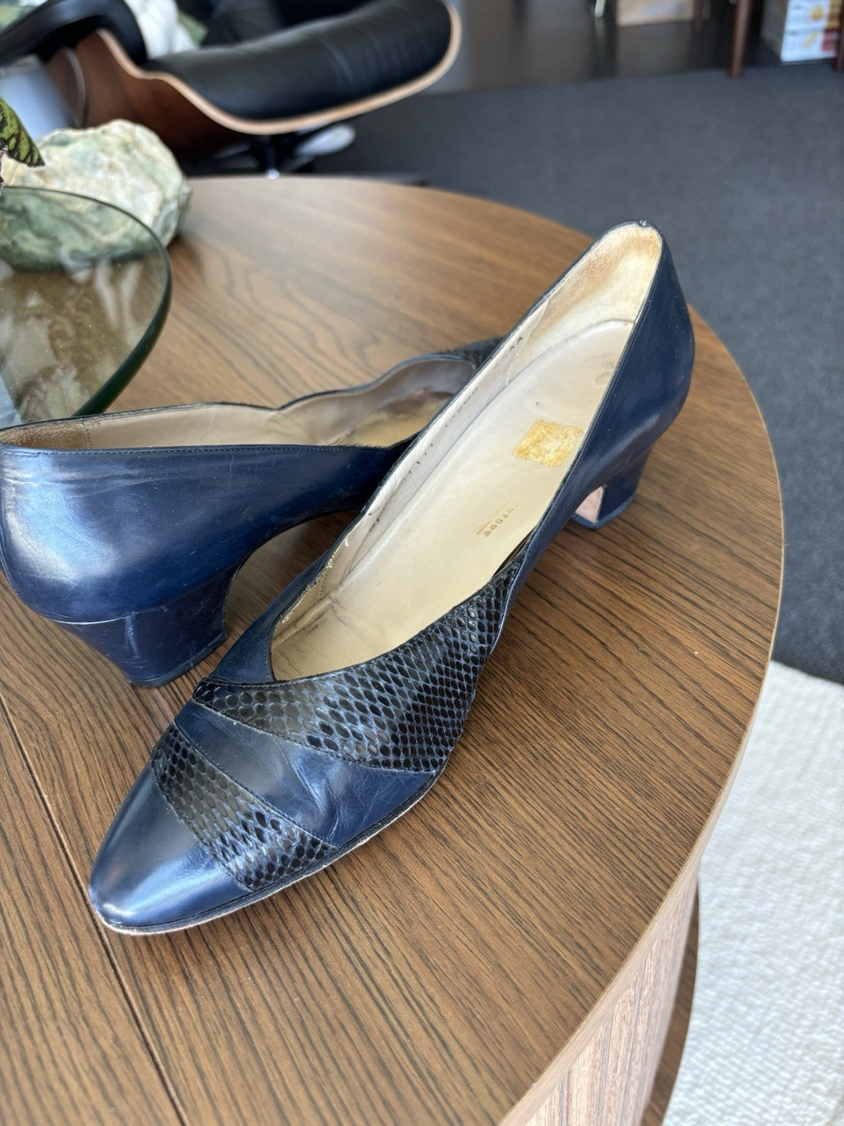 SALVATORE FERRAGAMO Vintage Italy Navy Leather/Python Pumps Shoes 7.5 AA Narrow