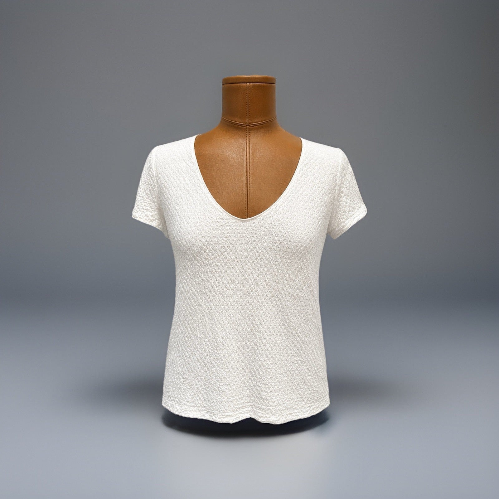 ARMANI Collezioni Italy White Textured V Neck Top Size 14 Stretch Knit Blouse