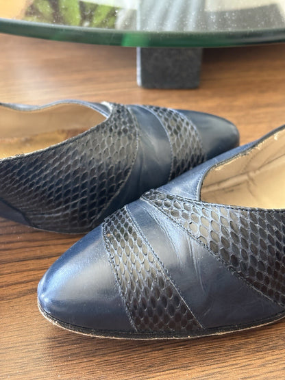 SALVATORE FERRAGAMO Vintage Italy Navy Leather/Python Pumps Shoes 7.5 AA Narrow