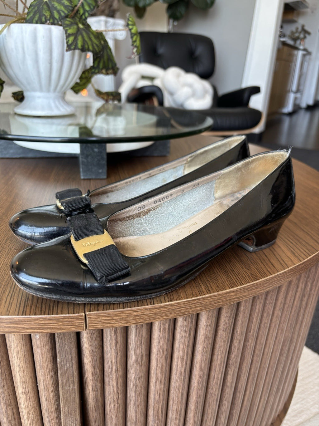 SALVATORE FERRAGAMO Vintage Italy Black Patent Leather Buckle Pumps Shoes US 8AA