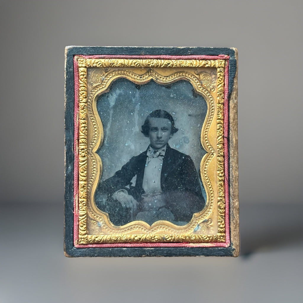 1850s Antique Victorian Gentleman Portrait Union Civil War Daguerreotype Photo