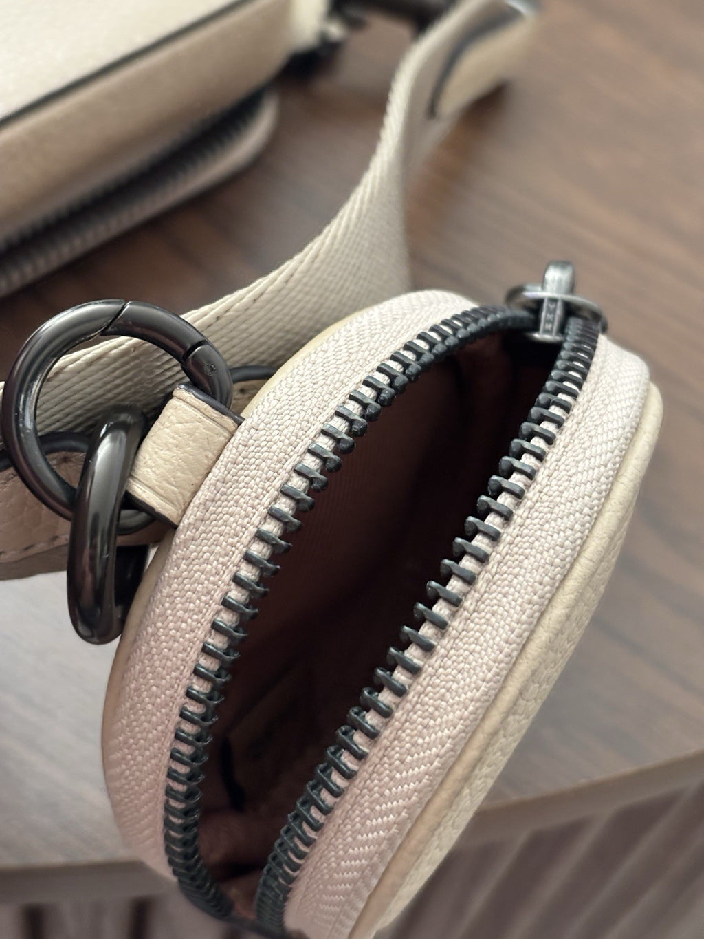 COACH Pebble Leather Charter Slim Crossbody Zip Bag Ivory/Cream Black (org $295)