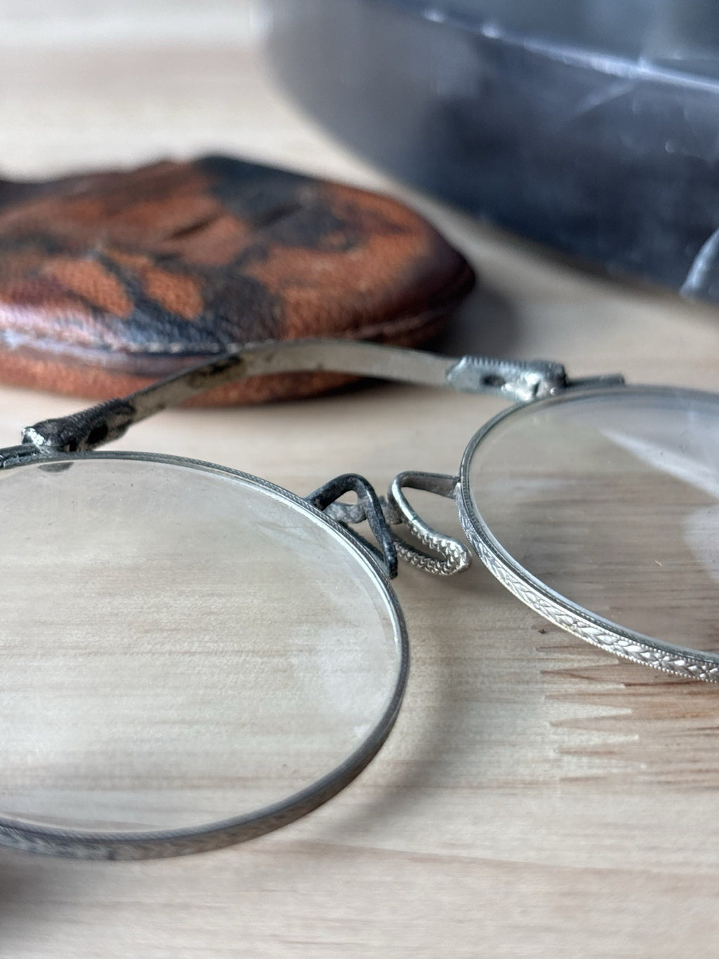 ANTIQUE 1900s Silver Pince Nez Eyeglasses Round C Bridge Spectacles Leather Case