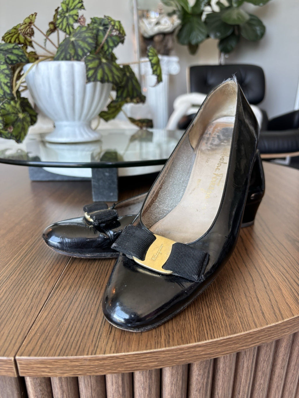 SALVATORE FERRAGAMO Vintage Italy Black Patent Leather Buckle Pumps Shoes US 8AA