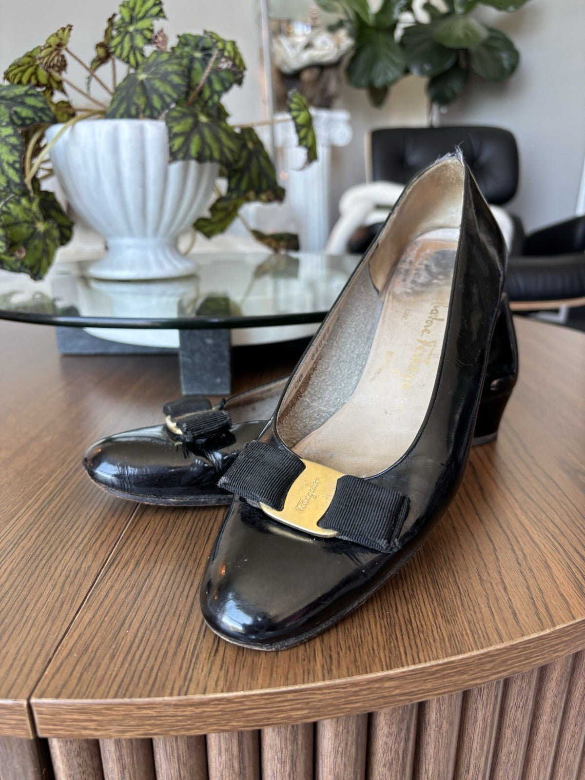 SALVATORE FERRAGAMO Vintage Italy Black Patent Leather Buckle Pumps Shoes US 8AA