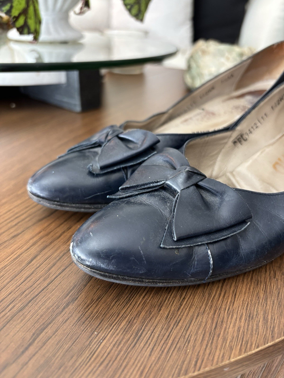 SALVATORE FERRAGAMO Vintage Italy Navy Leather Bow Pumps Shoes 7.5 AA Narrow