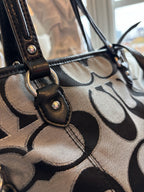 Designer COACH Brand Daisy Outline Signature Mia Crossbody F23940 Silver/Black