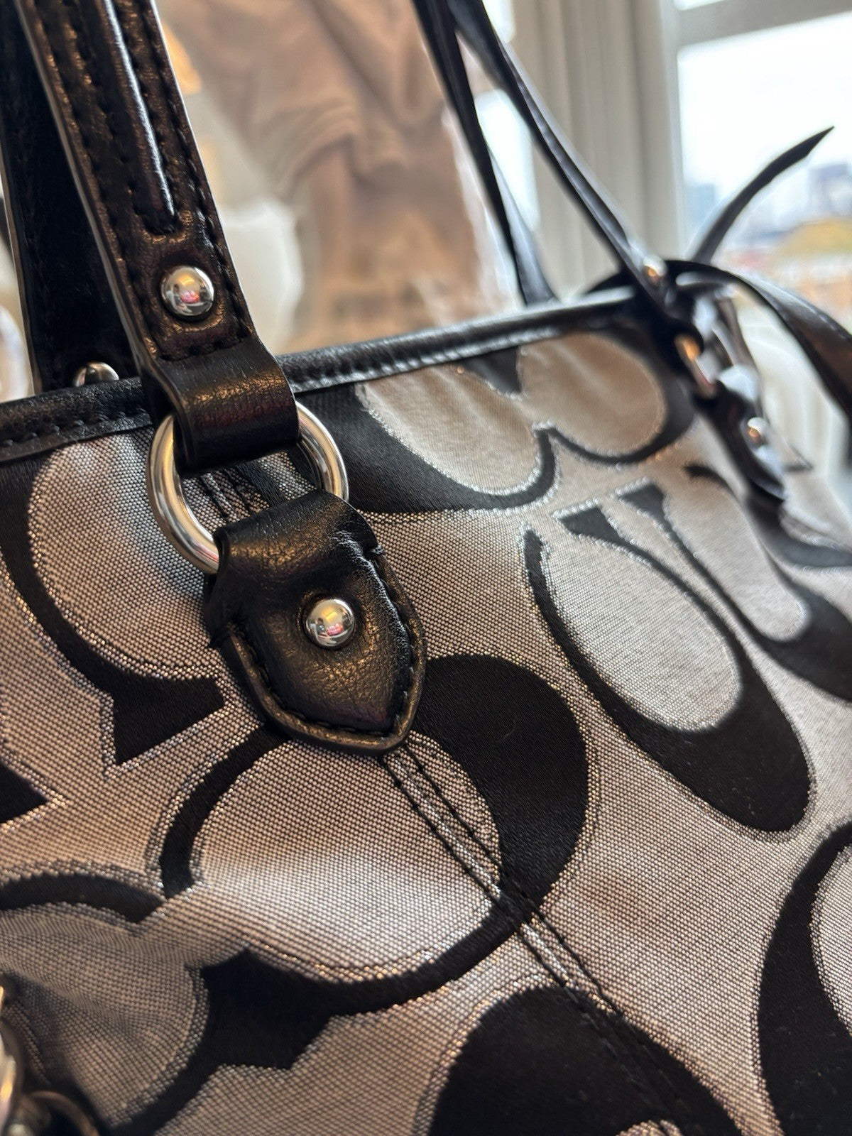 Designer COACH Brand Daisy Outline Signature Mia Crossbody F23940 Silver/Black