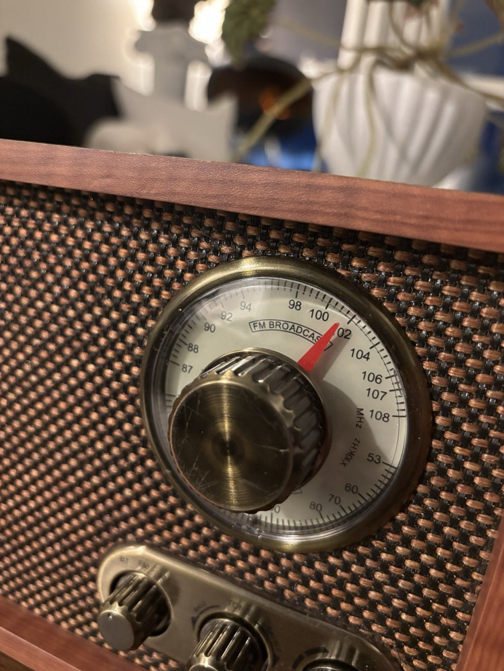 VICTROLA Retro Wood Bluetooth Wireless Speaker Radio Vintage Design (org $110)