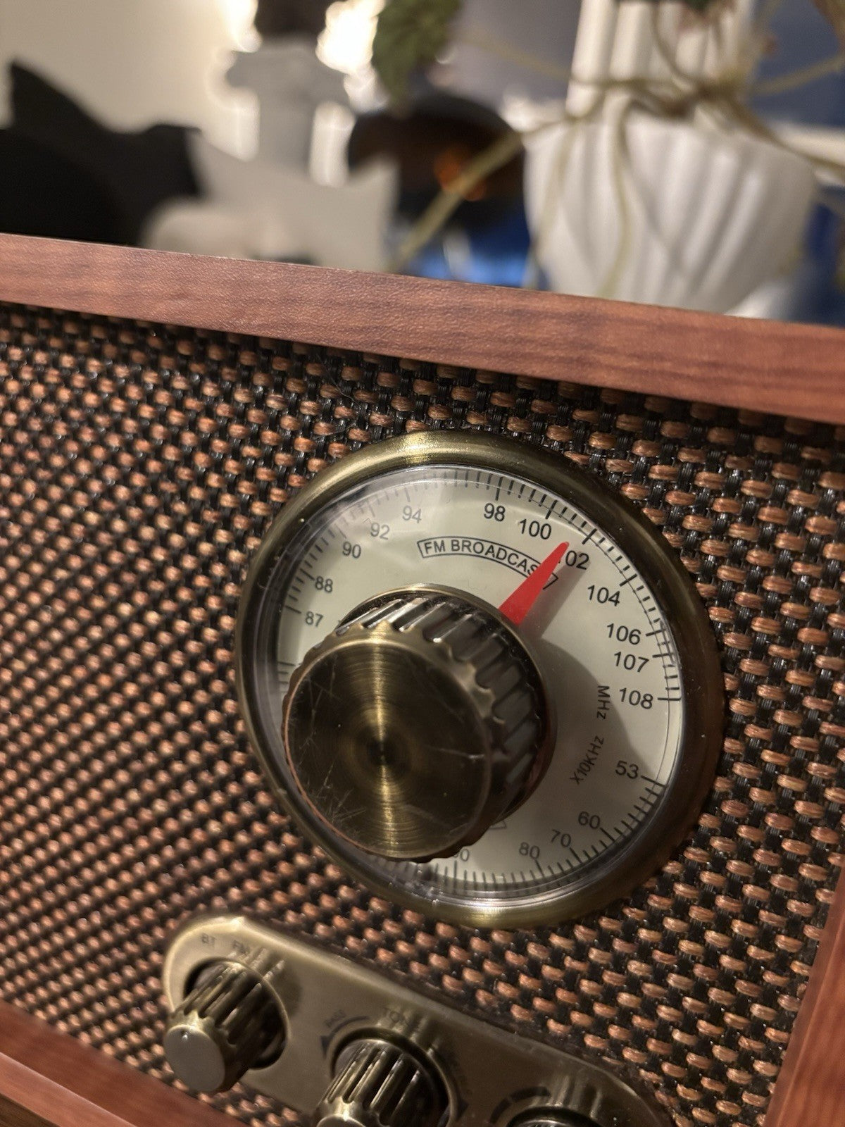 VICTROLA Retro Wood Bluetooth Wireless Speaker Radio Vintage Design (org $110)
