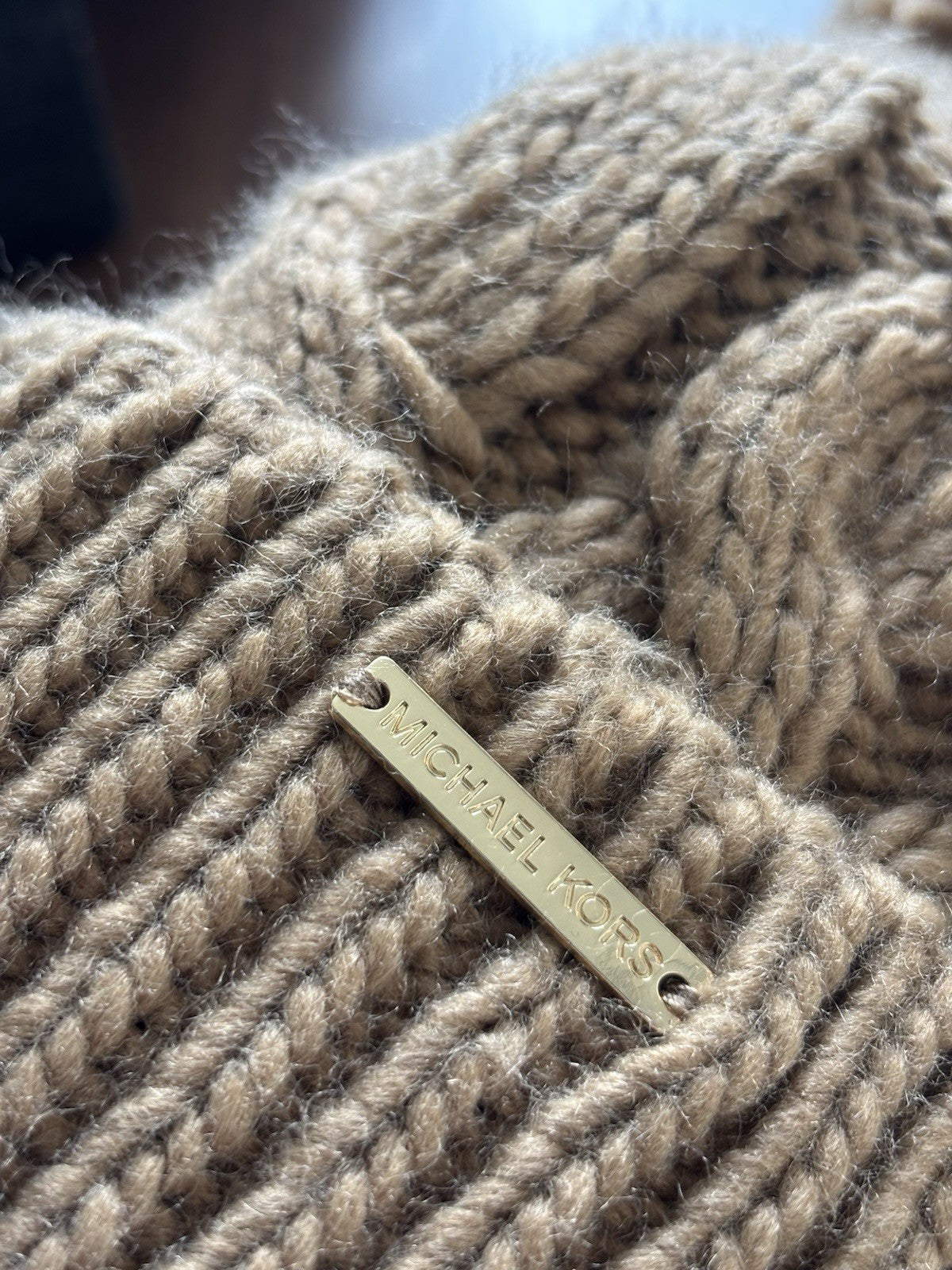 MICHAEL KORS Designer Cable Knit Beanie Hat Pom-Pom Tan Brown Gold Logo(org $98)