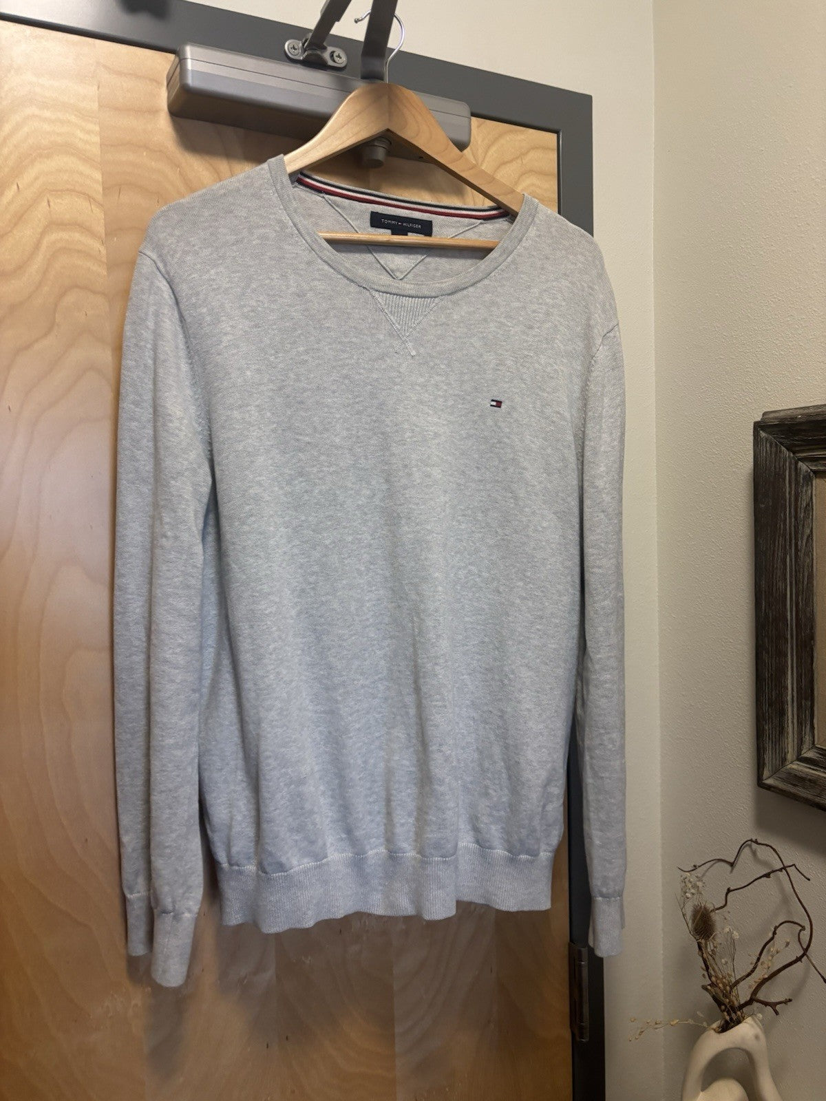 TOMMY HILFIGER Classic V-Neck Sweater Logo Pullover Gray Men Size L (org $75)