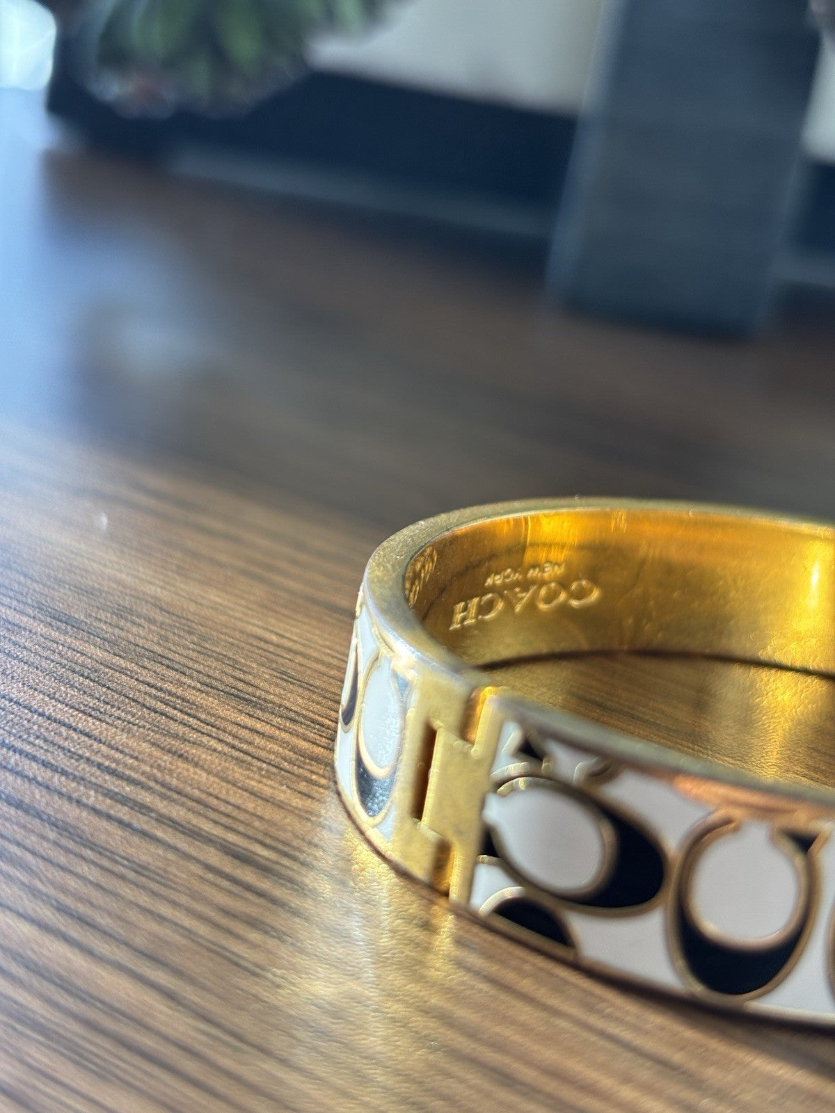 COACH 1999 Bangle Bracelet Vintage Black/Gold Chain Clasp Signature C Logo