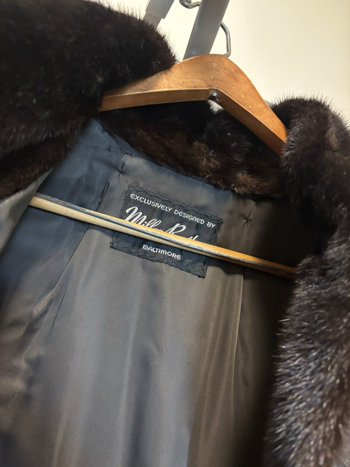 VINTAGE Mink Miller Brothers Baltimore Luxurious Long Brown Fur Coat Pockets (S)