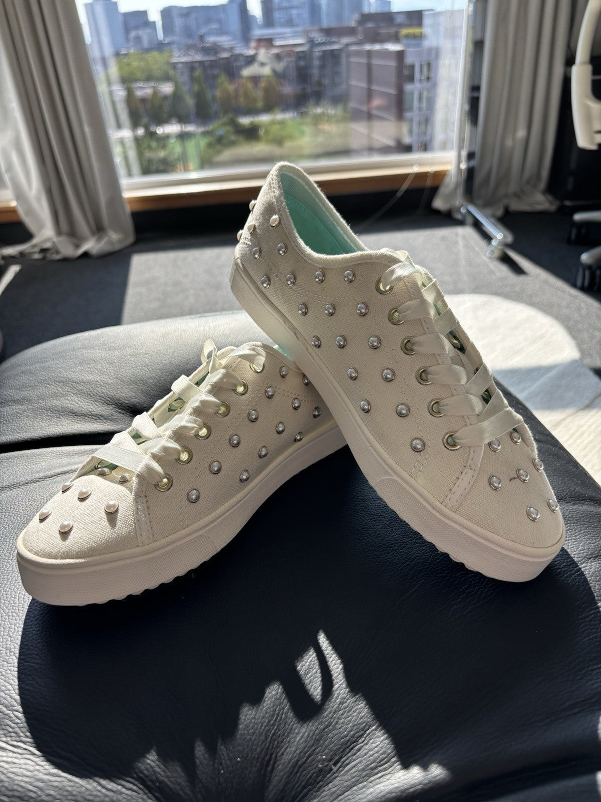 NEW Designer KATE SPADE New York White Pearl Sneakers Women’s SZ 7 (org $225)