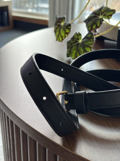 COACH Designer Belt Black Thin Leather Classic Gold Buckle Size 31-36 (org $195)