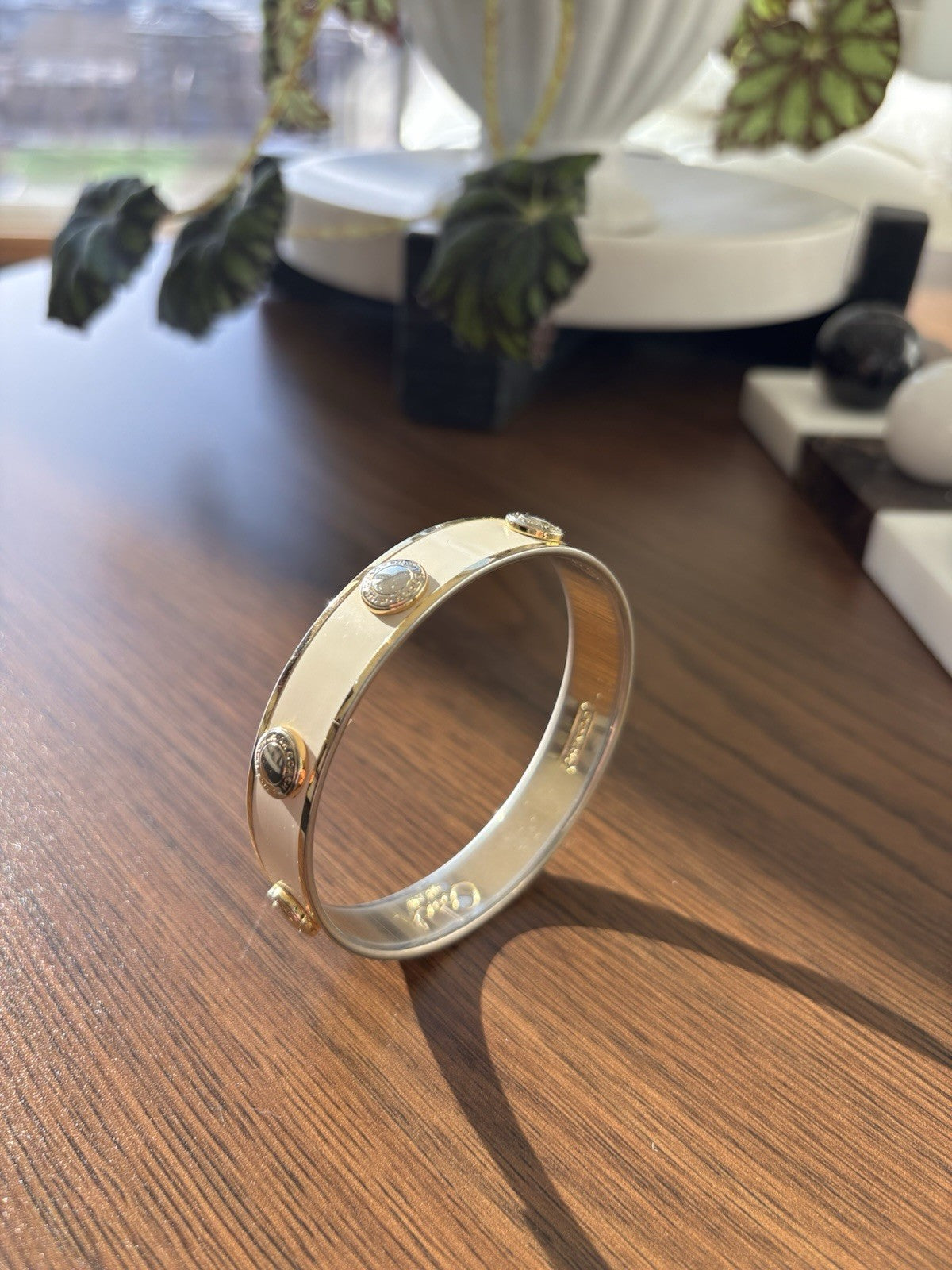 COACH 2005 White Enamel Gold Tone Stud Bangle Bracelet Vintage Classic Logo