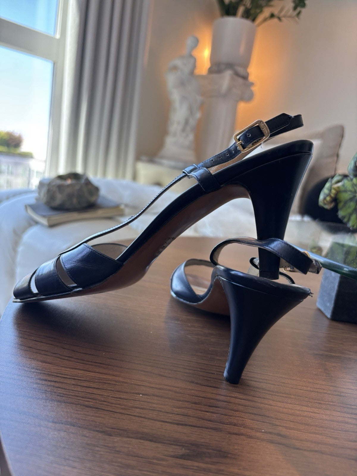 SALVATORE FERRAGAMO Vintage Italy Navy Blue Leather Pumps Heels Shoes USA 7.5 AA