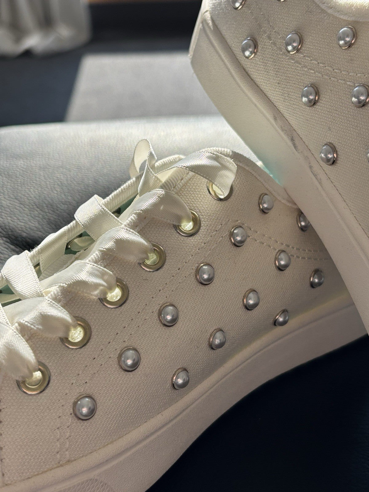 NEW Designer KATE SPADE New York White Pearl Sneakers Women’s SZ 7 (org $225)