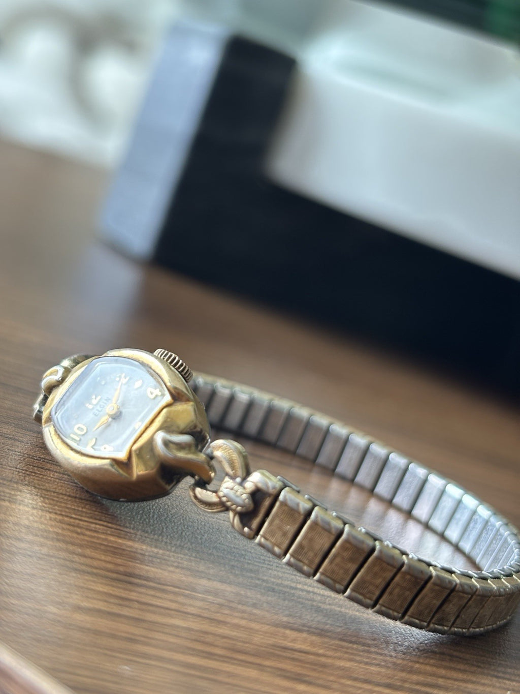 1943 ELGIN Vintage Watch Art Deco Women Manual Mechanical Sculpted Gold Bracelet