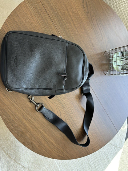 Designer COACH Brand Metropolitan Soft Pack sling bag leather black (org $395)