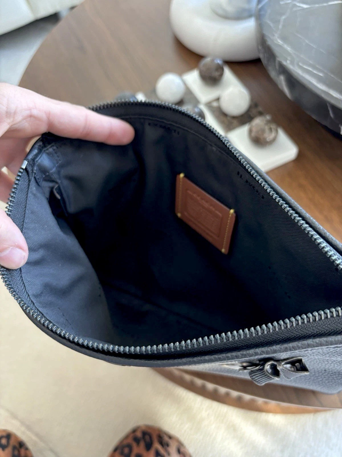 NWT COACH Essential Pouch 28 Black Pebble Leather Travel Case W/Coach Skull+Bow