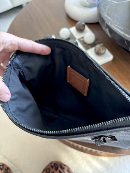 NWT COACH Essential Pouch 28 Black Pebble Leather Travel Case W/Coach Skull+Bow