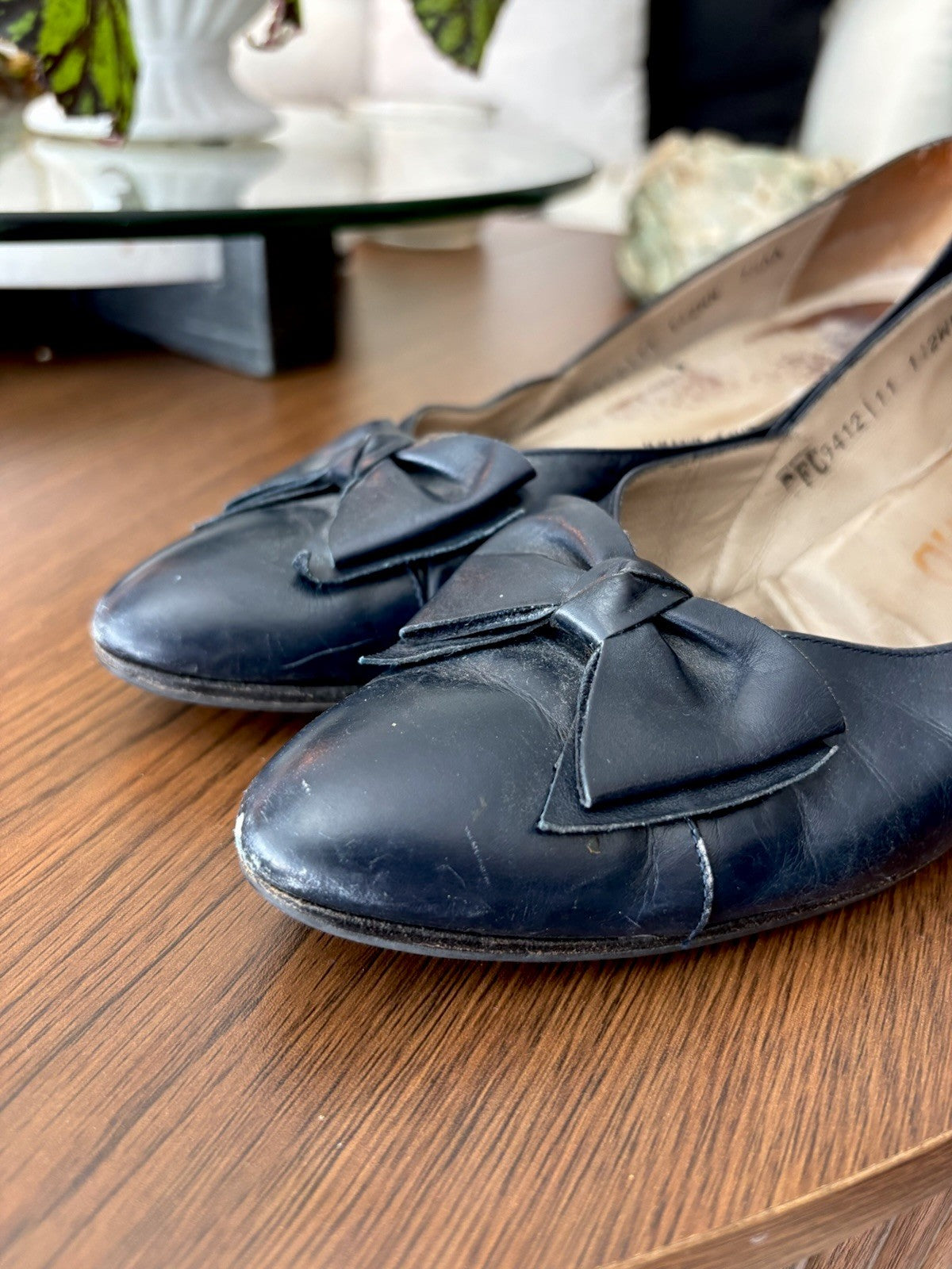 SALVATORE FERRAGAMO Vintage Italy Leather Navy Bow Pumps Shoes 7.5 AA Narrow