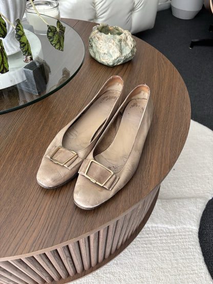 SALVATORE FERRAGAMO Vintage Italy Tan Leather Buckle Pumps Shoes 7.5 AAA Narrow